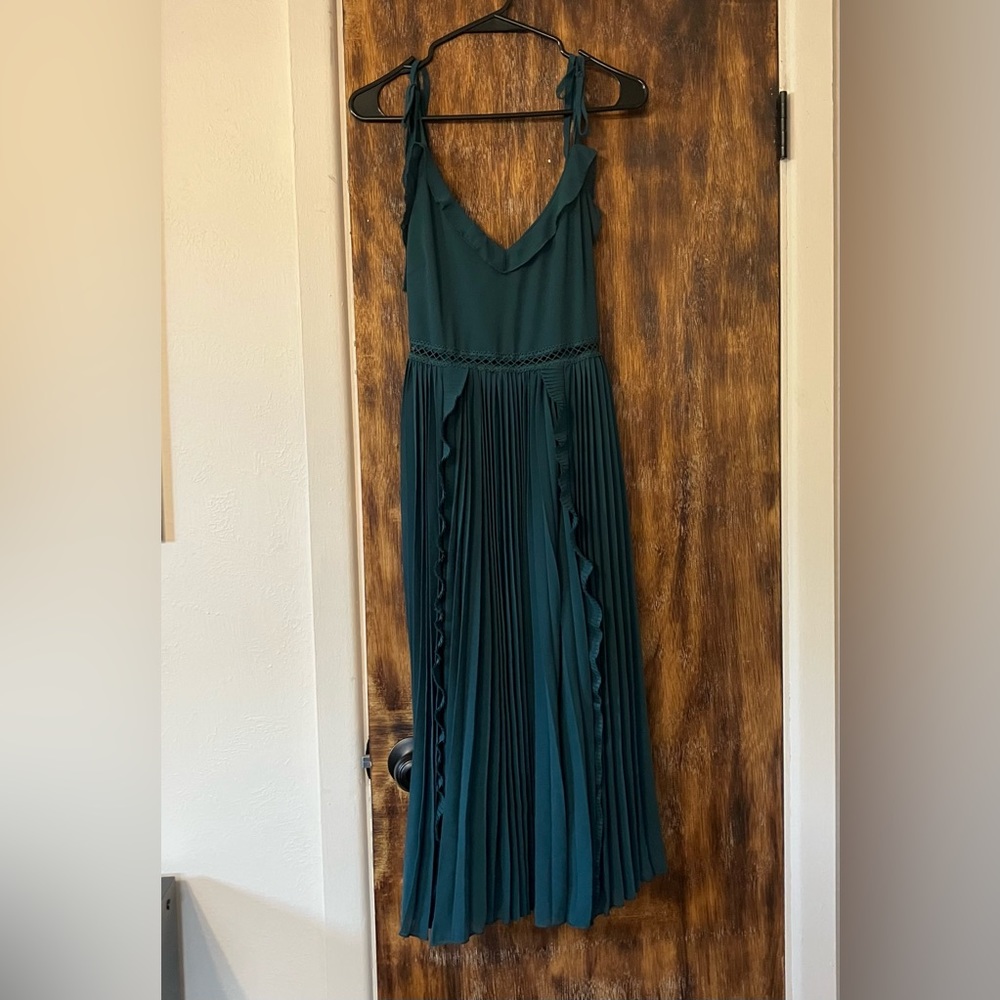 Lulus Never A Dull Moment Emerald Green TieStrap Pleated Midi Dress Size SMALL